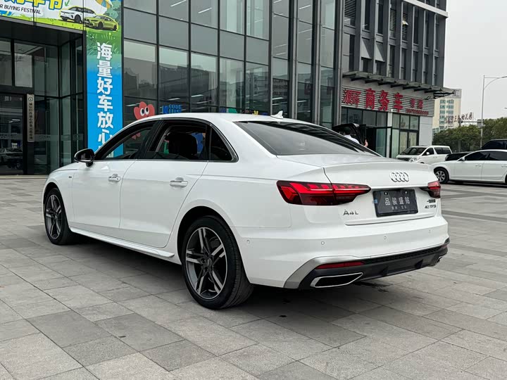 Фото 6 - Audi A4L