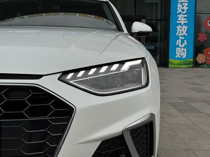 Фото 8 - Audi A4L