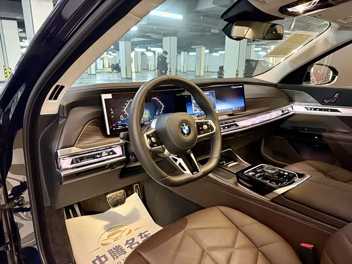 Фото 8 - BMW 7 Series