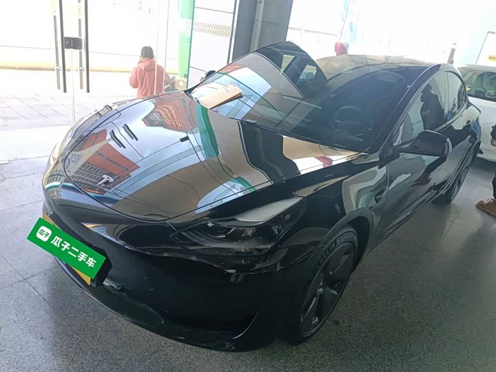 Фото 2 - Tesla Model 3