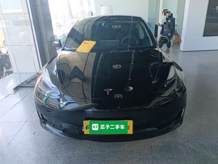 Фото 3 - Tesla Model 3