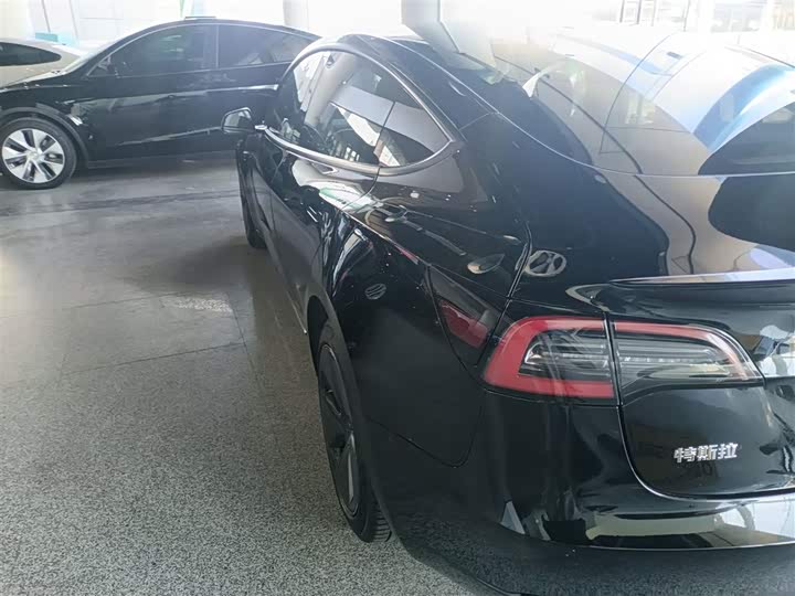 Фото 5 - Tesla Model 3