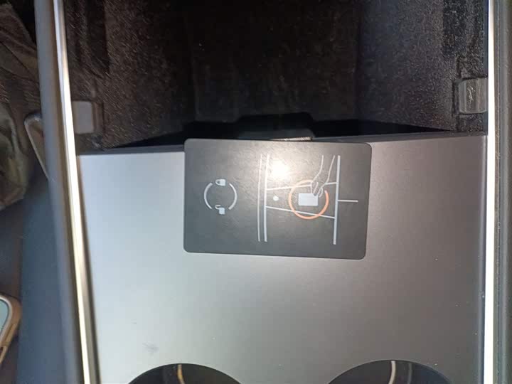 Фото 9 - Tesla Model 3