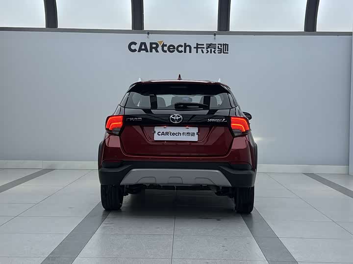 Фото 2 - Toyota Yaris L Hatchback