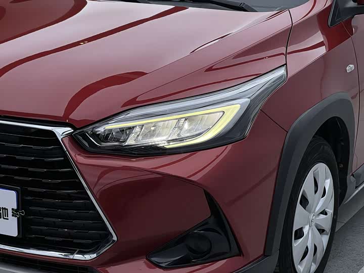 Фото 5 - Toyota Yaris L Hatchback