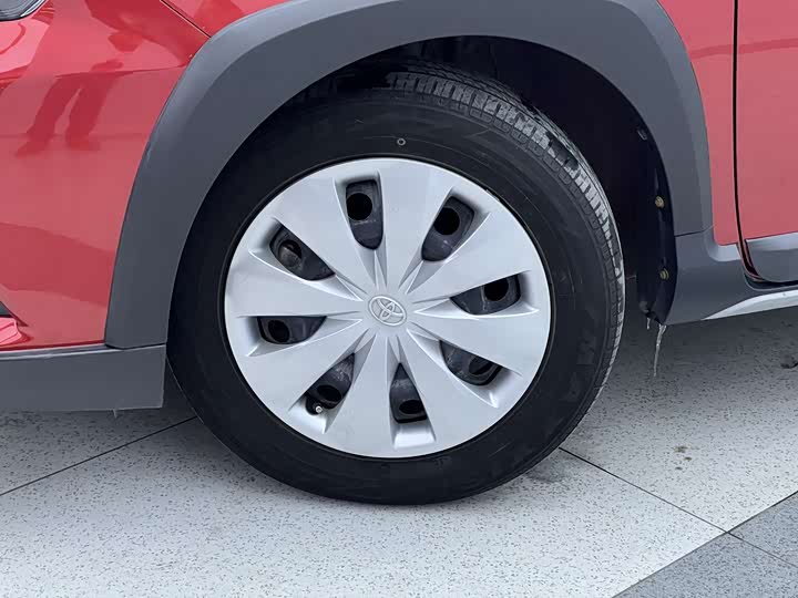 Фото 7 - Toyota Yaris L Hatchback