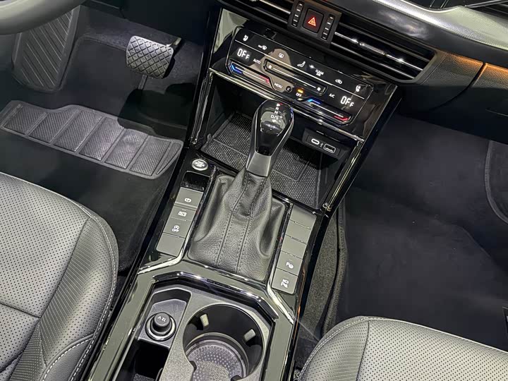 Фото 9 - Volkswagen Passat