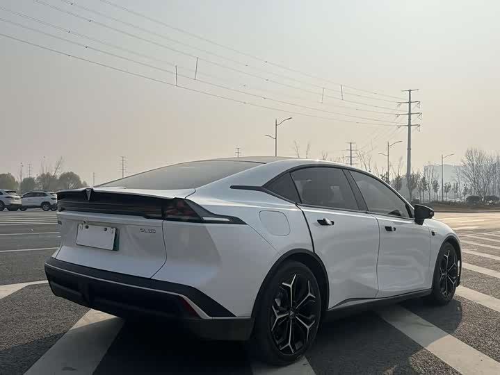 Фото 9 - Changan Deepal SL03