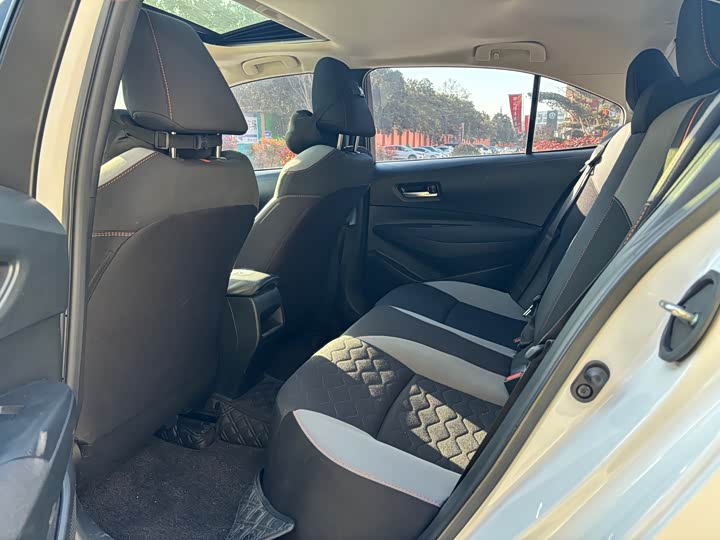 Фото 4 - Toyota Corolla