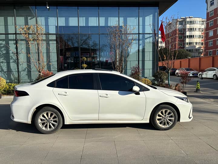 Фото 6 - Toyota Corolla