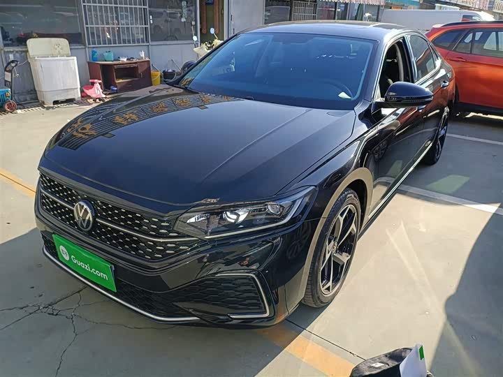 Фото 1 - Volkswagen Passat