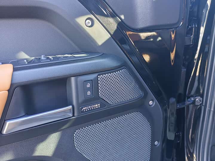 Фото 7 - Land Rover Defender