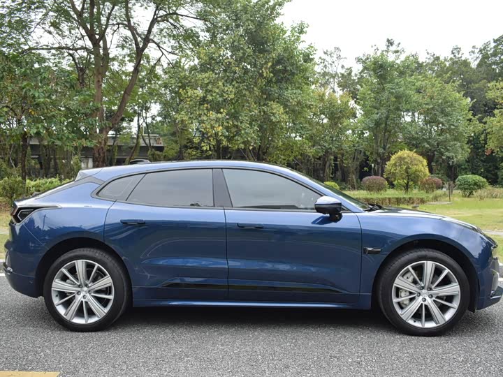 Фото 7 - Zeekr 001