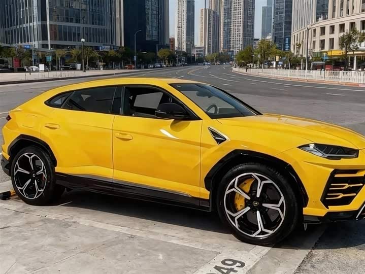 Фото 2 - Lamborghini Urus