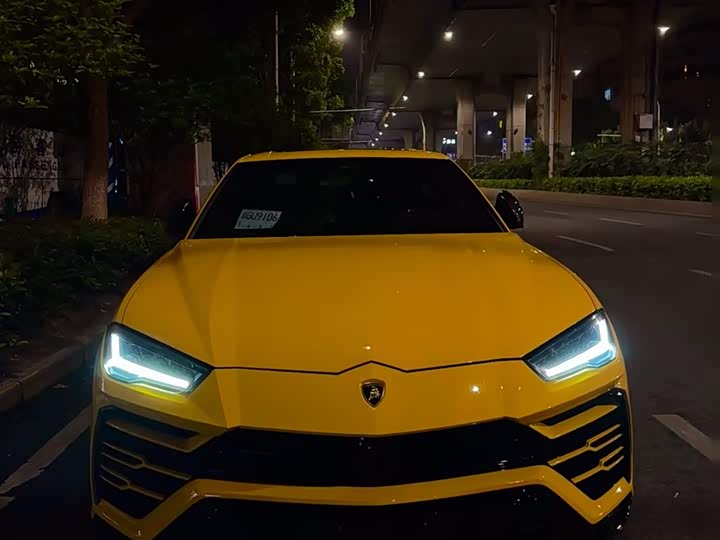 Фото 3 - Lamborghini Urus