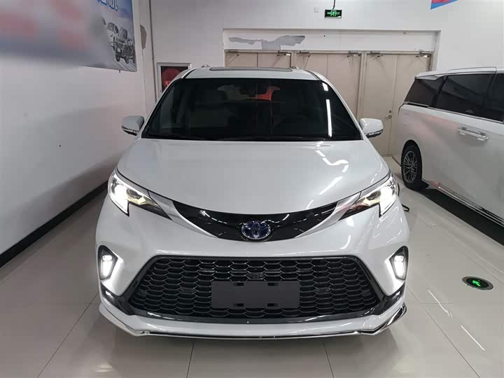 Фото 3 - Toyota Granvia