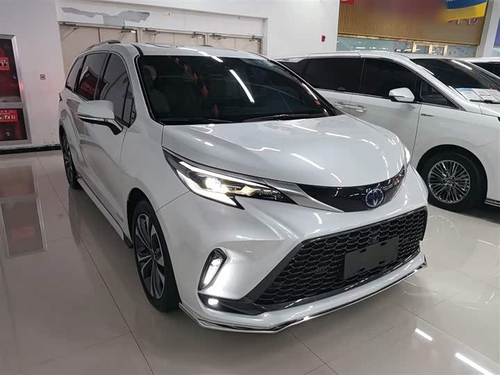 Фото 4 - Toyota Granvia