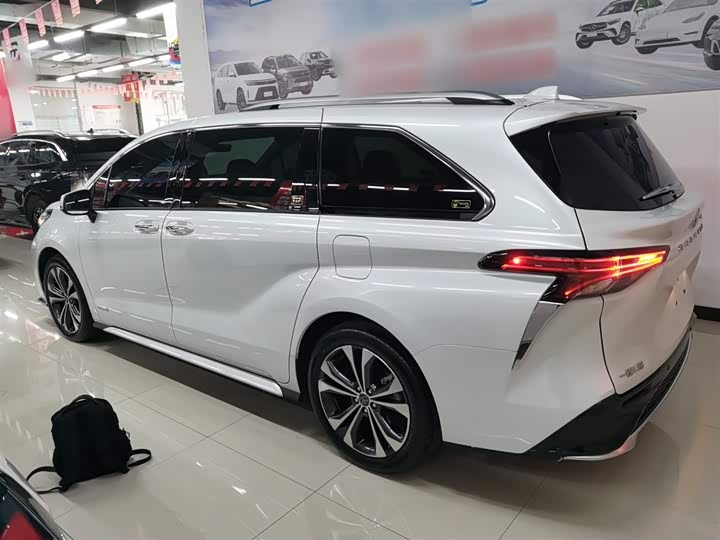 Фото 5 - Toyota Granvia