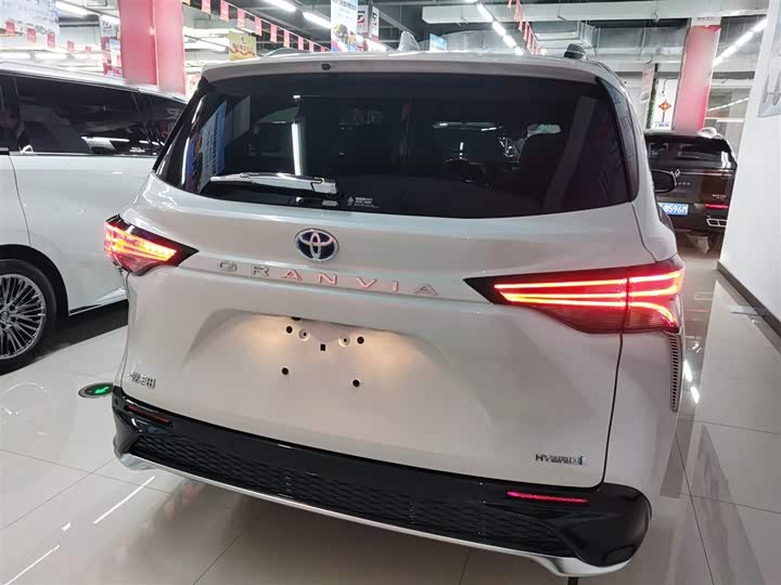 Фото 6 - Toyota Granvia