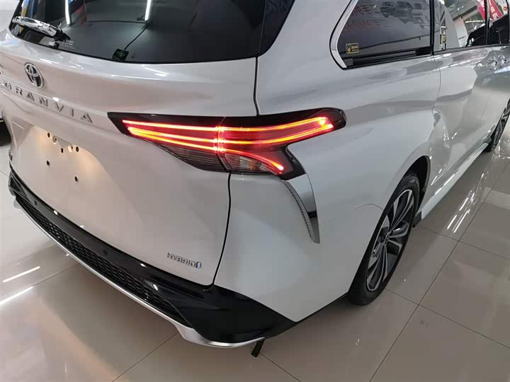 Фото 8 - Toyota Granvia