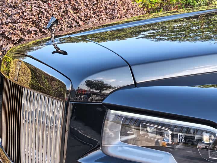 Фото 6 - Rolls-Royce Cullinan