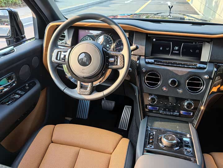 Фото 7 - Rolls-Royce Cullinan