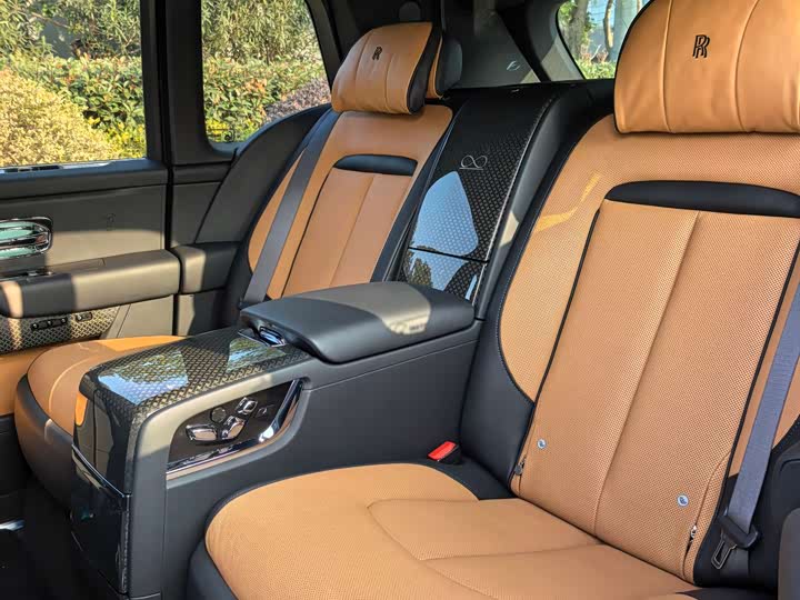 Фото 8 - Rolls-Royce Cullinan