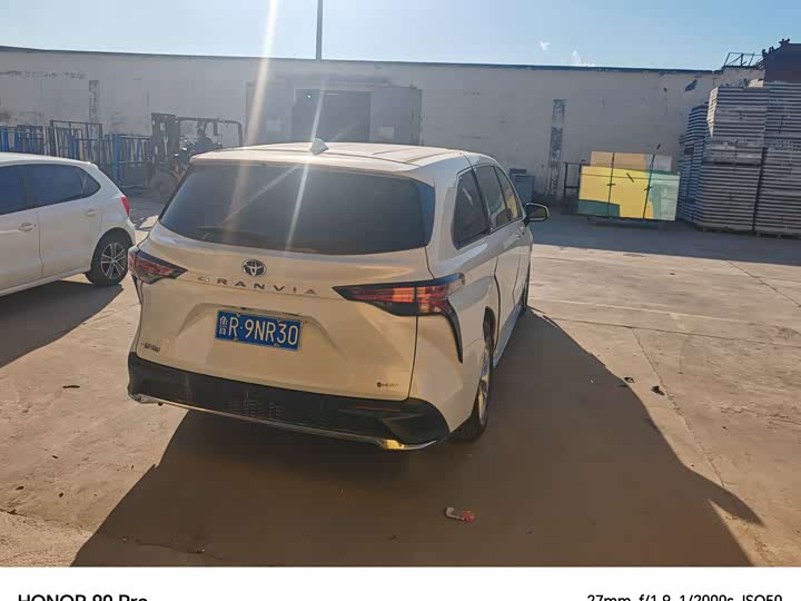 Фото 6 - Toyota Granvia