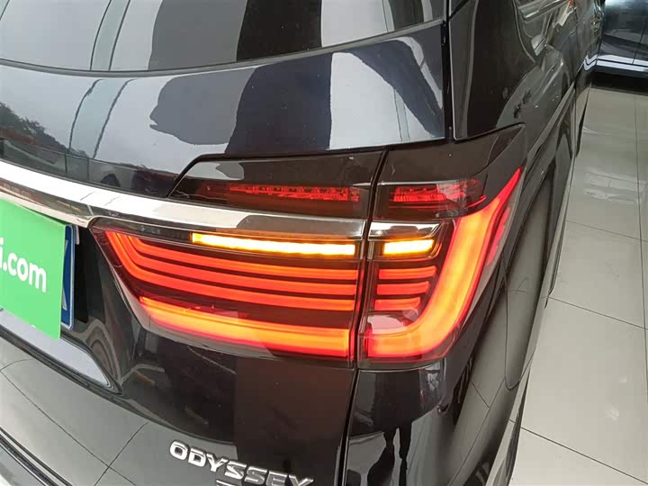 Фото 8 - Honda Odyssey