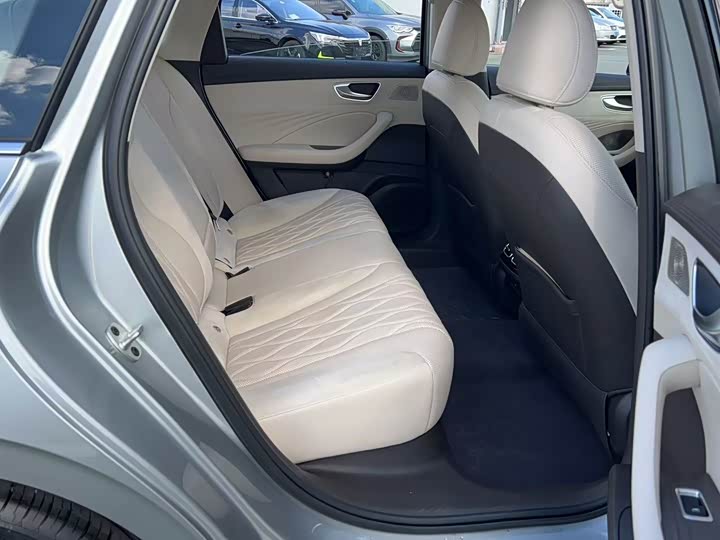 Фото 9 - Roewe D7