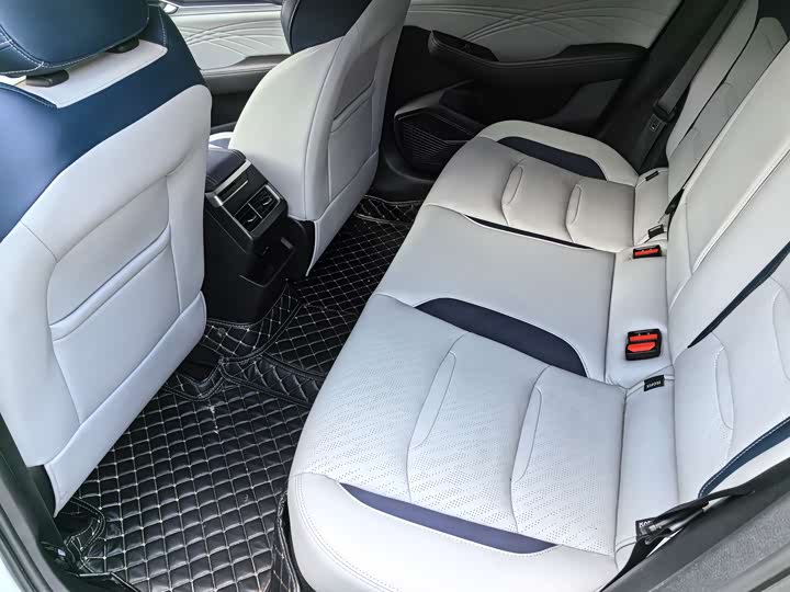 Фото 9 - Geely Preface