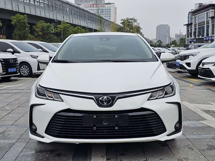 Фото 3 - Toyota Corolla