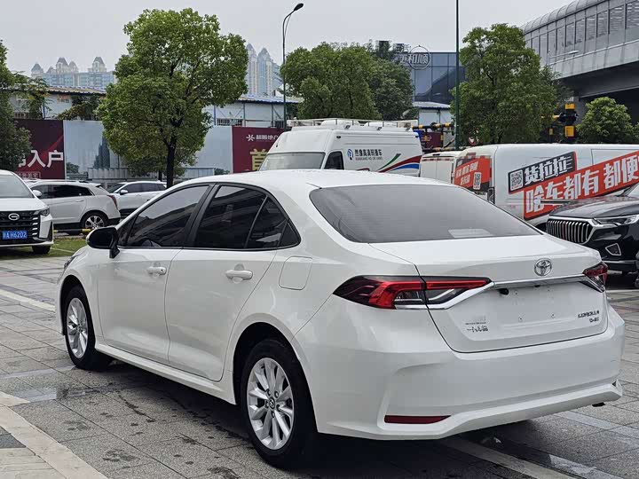 Фото 5 - Toyota Corolla