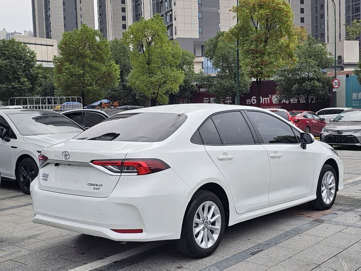 Фото 6 - Toyota Corolla