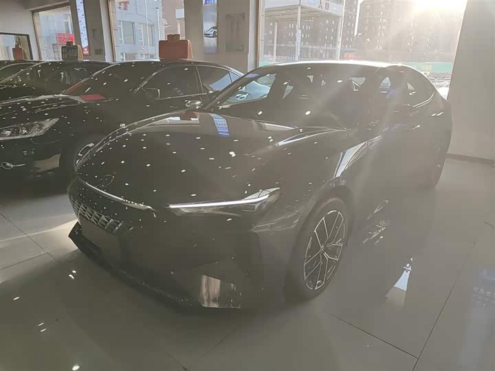 Фото 1 - Changan UNI-V Hybrid