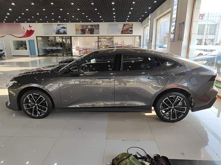 Фото 5 - Changan UNI-V Hybrid