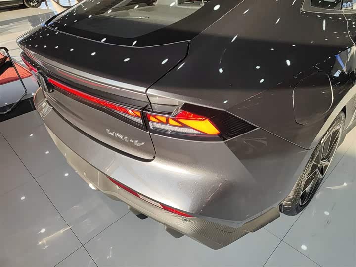 Фото 8 - Changan UNI-V Hybrid