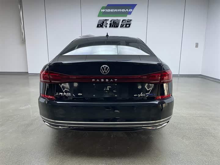 Фото 3 - Volkswagen Passat Hybrid
