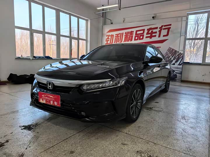 Фото 1 - Honda Inspire