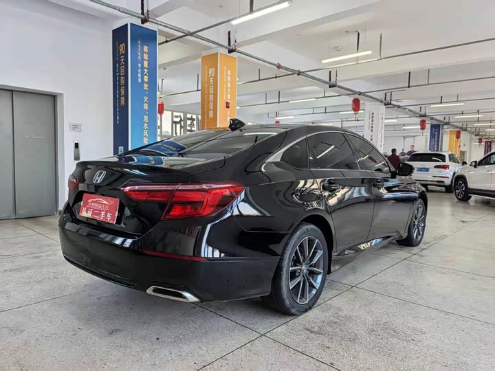 Фото 4 - Honda Inspire