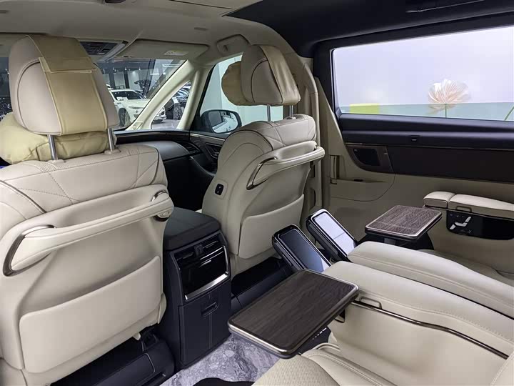 Фото 8 - Toyota Vellfire