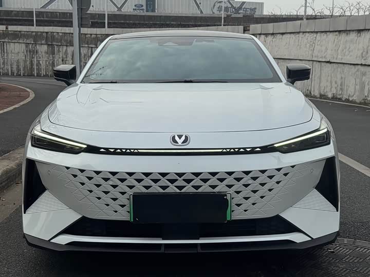 Фото 2 - Changan UNI-V Hybrid