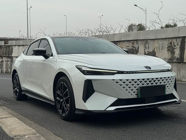 Фото 3 - Changan UNI-V Hybrid