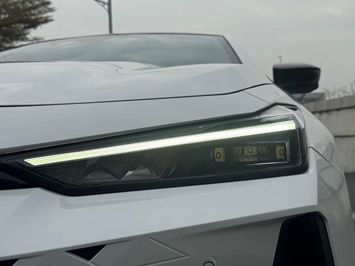 Фото 4 - Changan UNI-V Hybrid