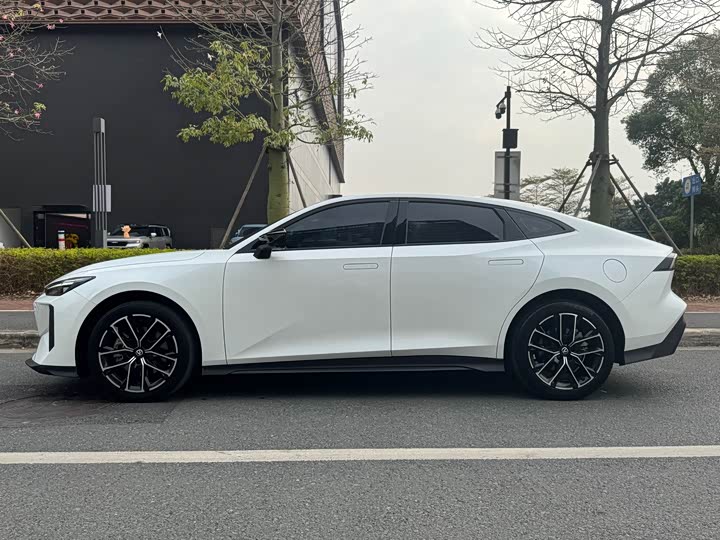 Фото 6 - Changan UNI-V Hybrid