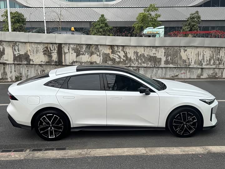 Фото 7 - Changan UNI-V Hybrid