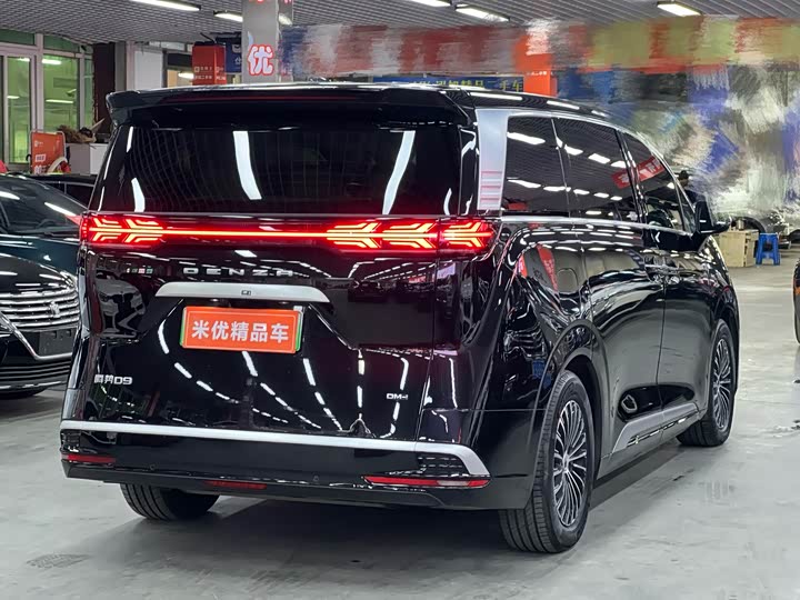 Фото 5 - Denza D9