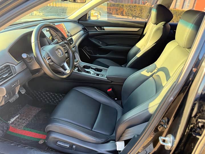 Фото 4 - Honda Accord