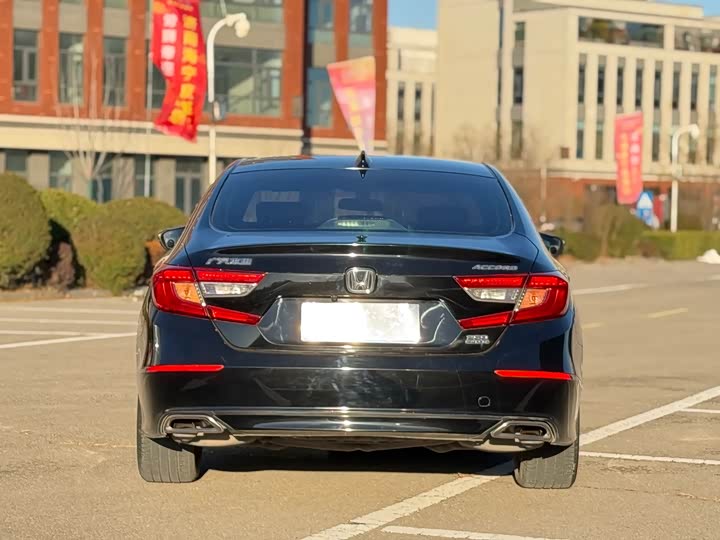 Фото 9 - Honda Accord