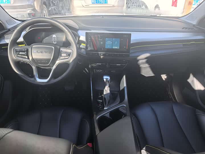 Фото 9 - Roewe i5